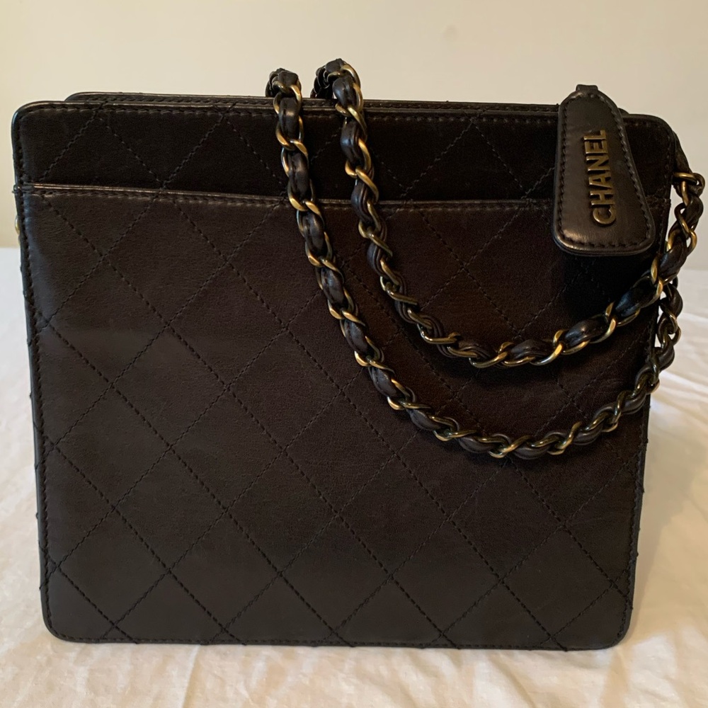 CHANEL ‘97-‘99 Quilted Leather Shoulder Bag